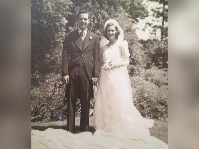 au murit tinandu se de mana