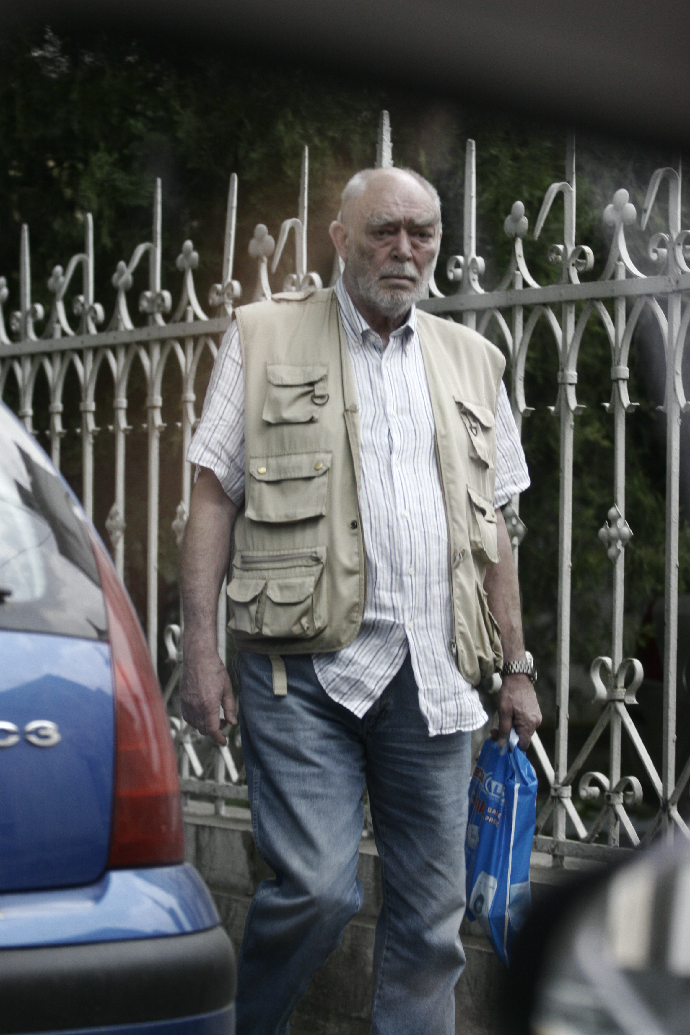 Vaduv si avand 78 de ani, Mircea Albulescu sufera de diabet si are probleme cu tensiunea