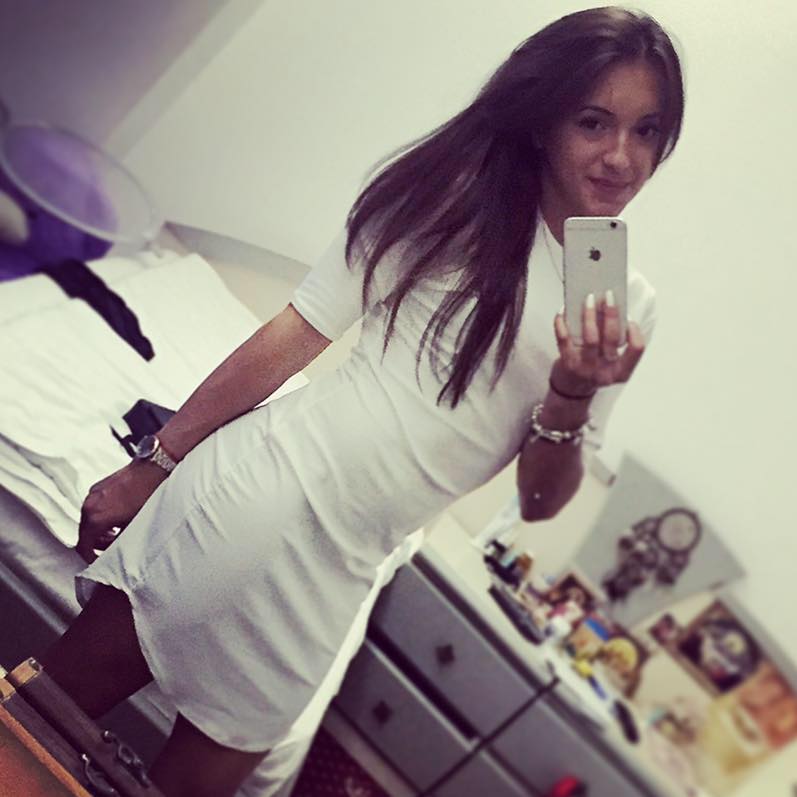 Larisa Iordache s-a fotografiat intr-o ipostaza extrem de sexy