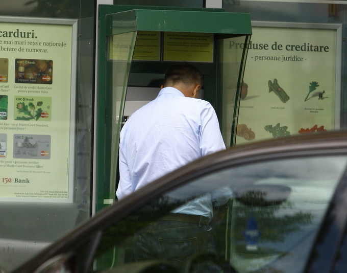 Valeriu Zgonea a plecat de la Parlament, iar in drum spre Snagov s-a oprit la bancomat