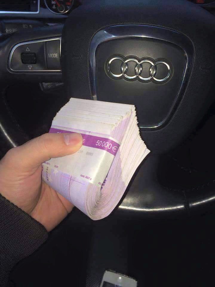 Adrian Corduneanu s-a laudat pe Facebook cu banii pe care i-a facut