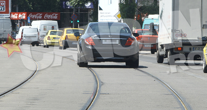 DJ Sava incalca regulile de circulatie