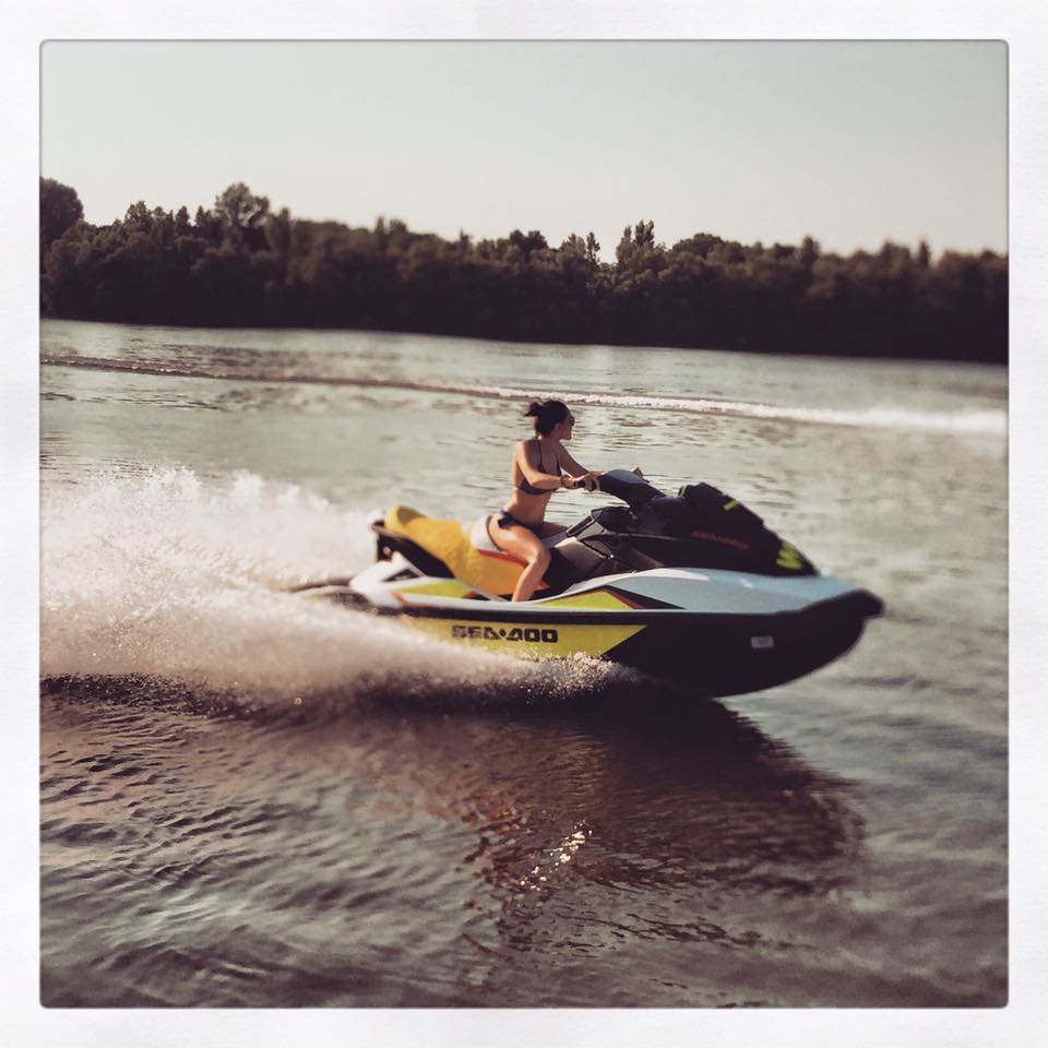 Carmen a iesit singura in larg, desi nu are permis de conducere