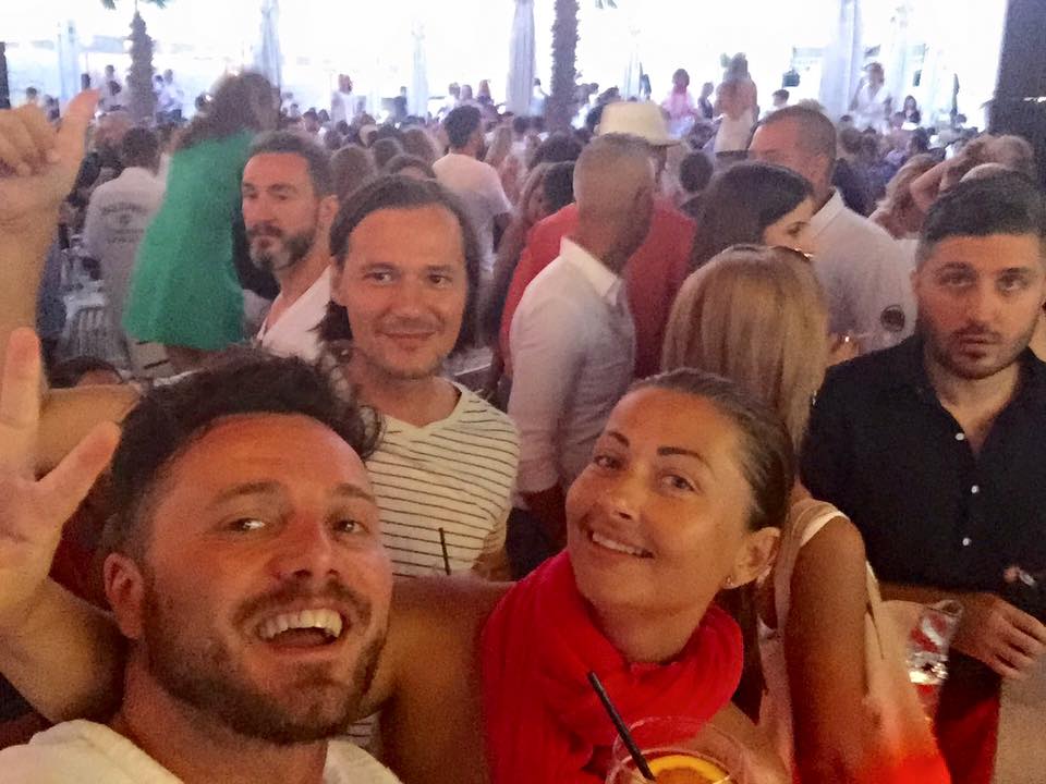 Gabriela Cristea si sotul ei, Tavi Clonda, la distractie la mare