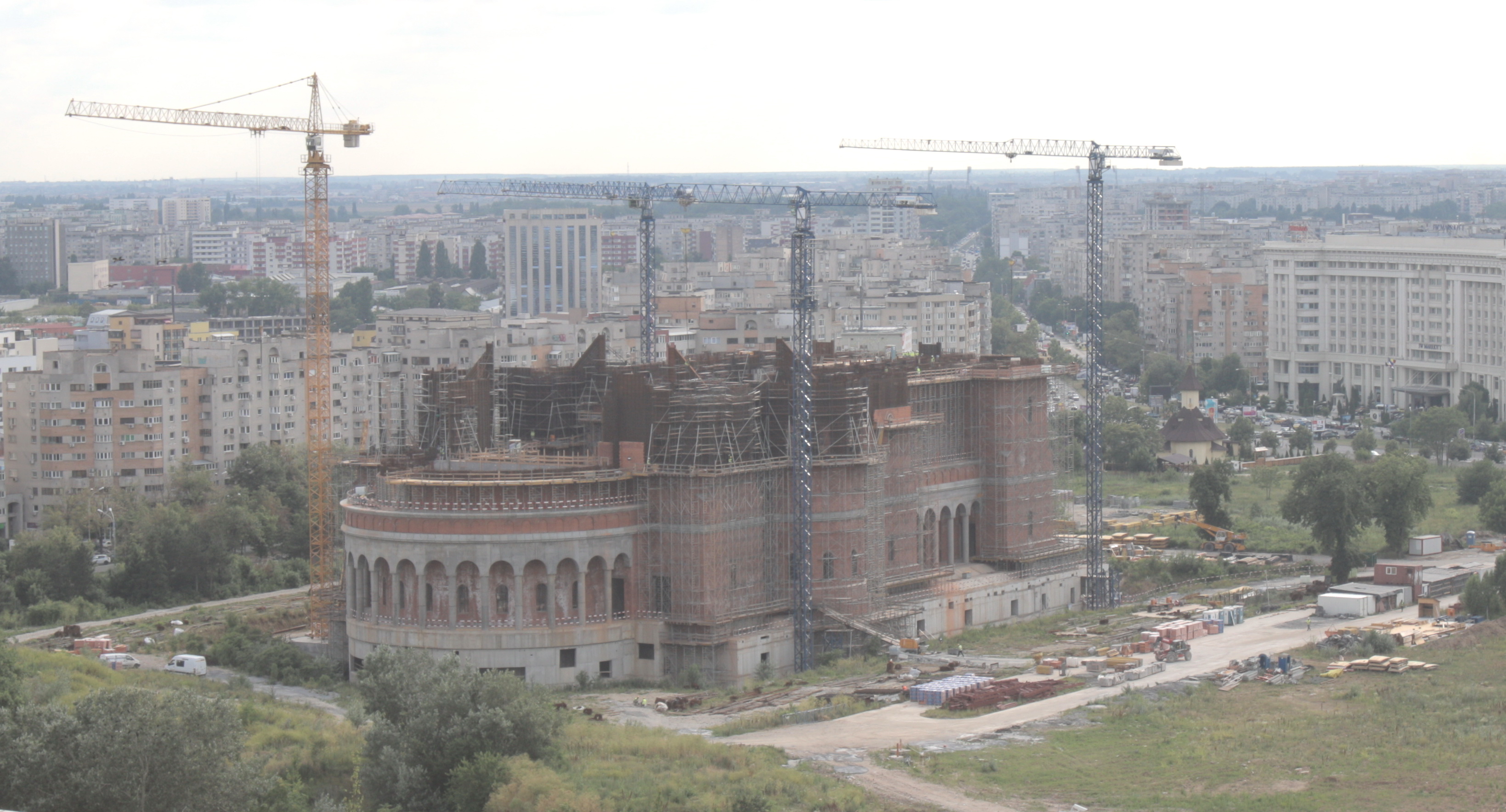 La santierul de la Catedrala Neamului se lucreaza la foc automat