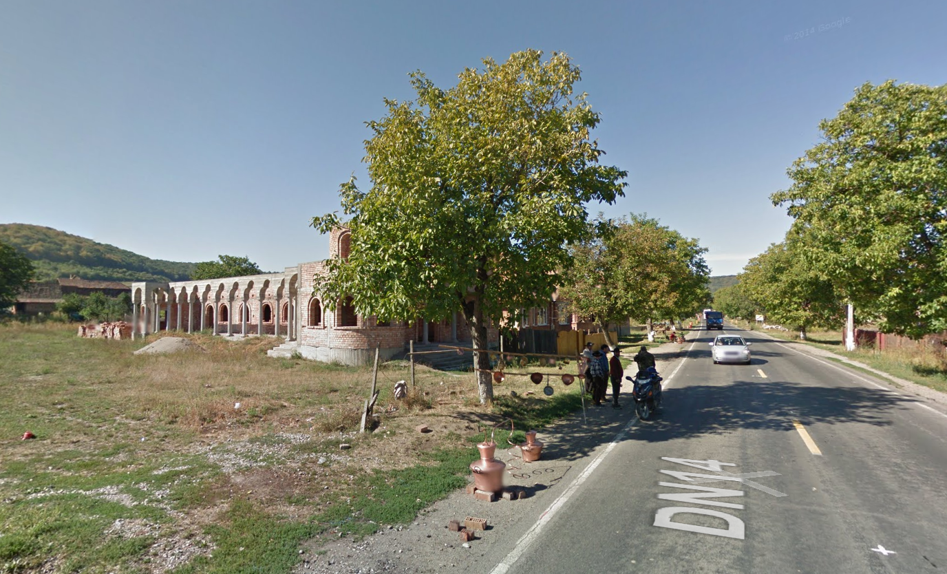 Caldararii si-au scos marfa la vanzare in fata palatului