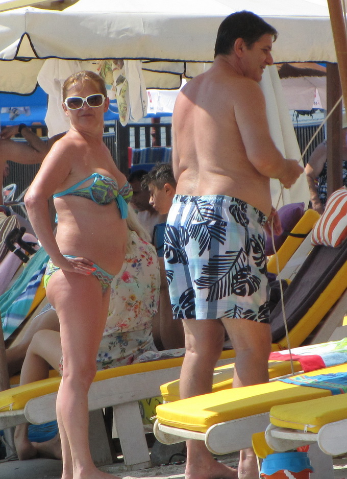 Lacatus si sotia au stat sub umbrela