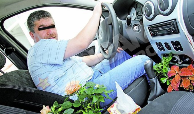 Taximetristul sirian si-a transformat masina in florarie