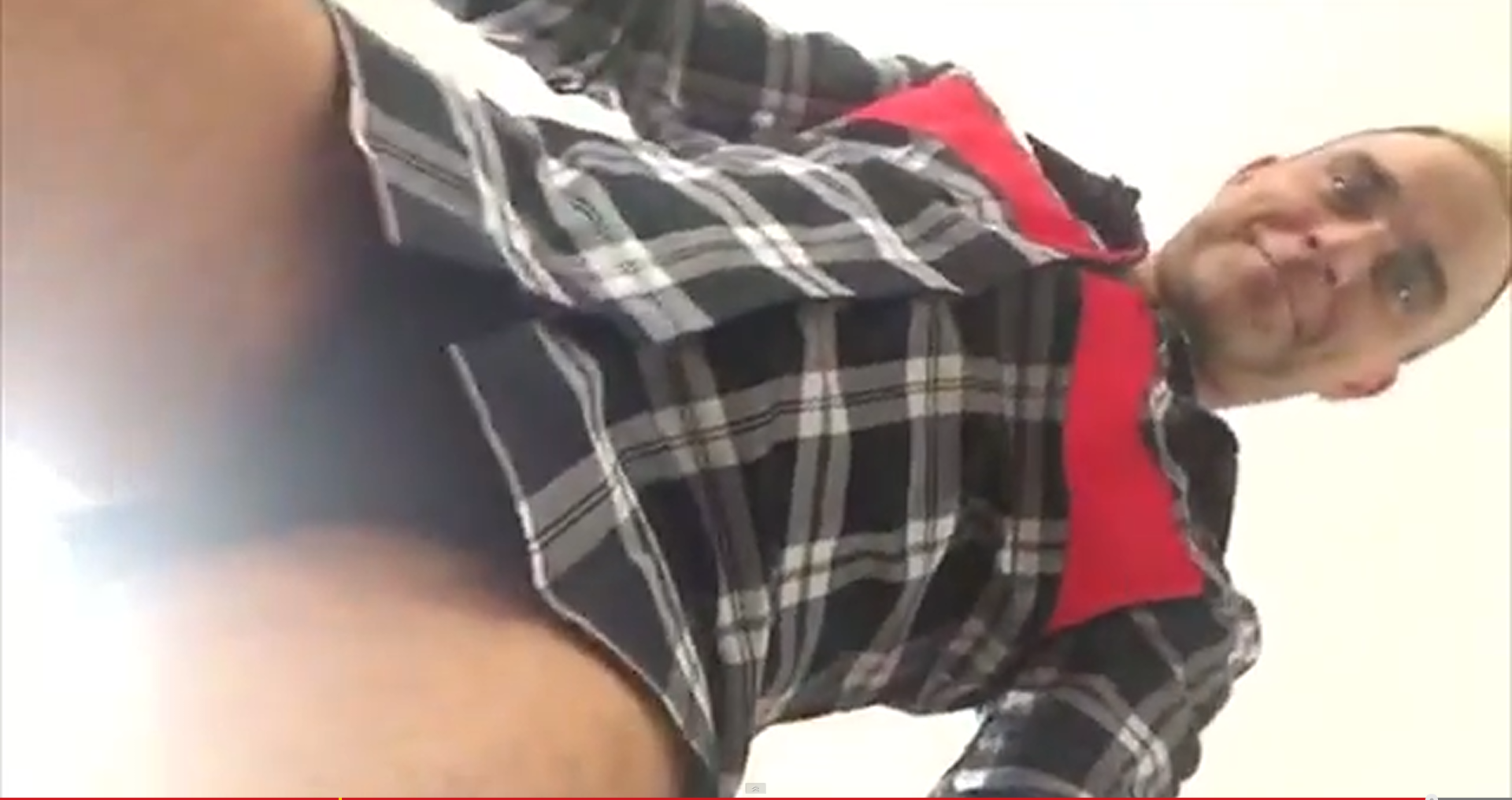 Robbie Wiliams le-a aratat fanilor lenjeria sa intima