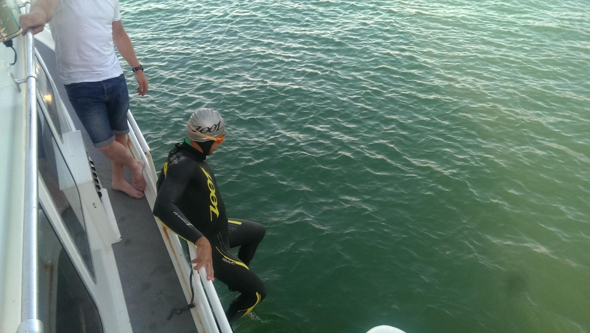 Andrei a trebuit sa urineze in costumul de neopren ca sa faca fata hipotermiei