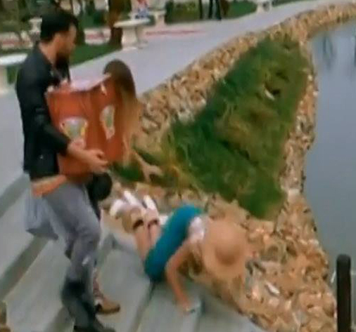 Sanziana Buruiana s-a impiedicat si a cazut pe scari (foto:antena 1)