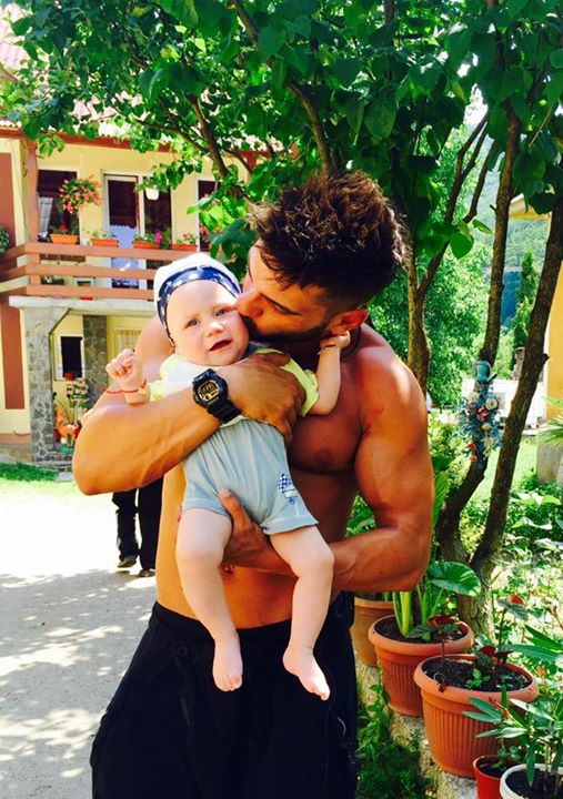 Dorian Popa arata bine in postura de tatic
