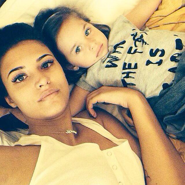 Antonia si Maya au strans zeci de mii de like-uri de la fani