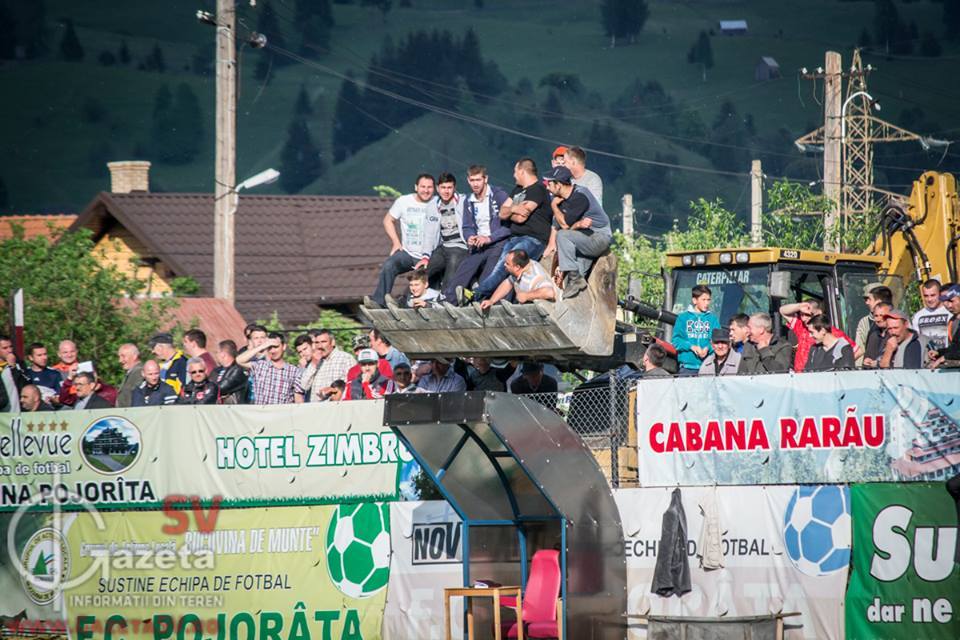 Mai multi fani ai formatiei Bucovina Pojorata s-au inghesuit in bena unei wole