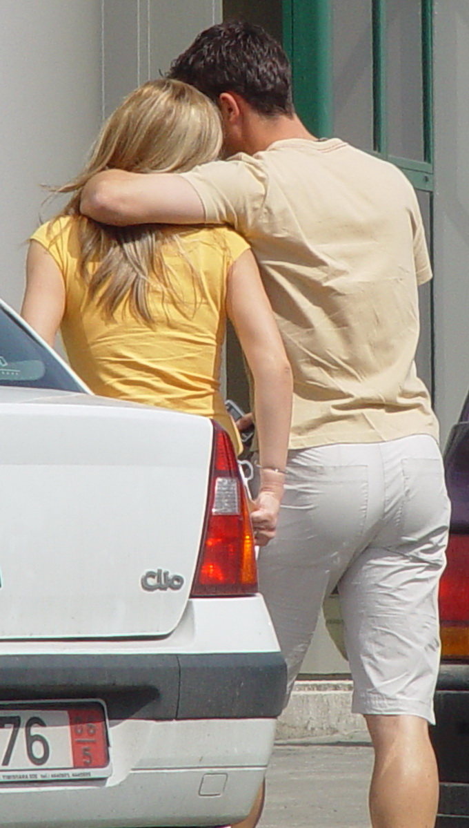 Si in public, Mirel Radoi este extrem de afectuos cu sotia lui