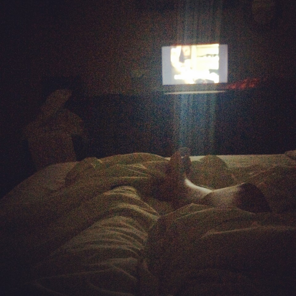 Cantareata, Lidia Buble, singura in pat?!