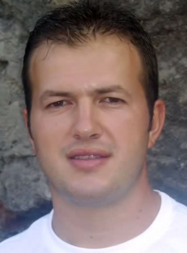 Fratele Lidiei Buble ii calca pe urme. Este la fel de talentat ca ea.