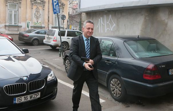 Fostul mnistru al Transporturilor, Relu Fenechiu a fost condamnat la cinci ani de inchisoare.