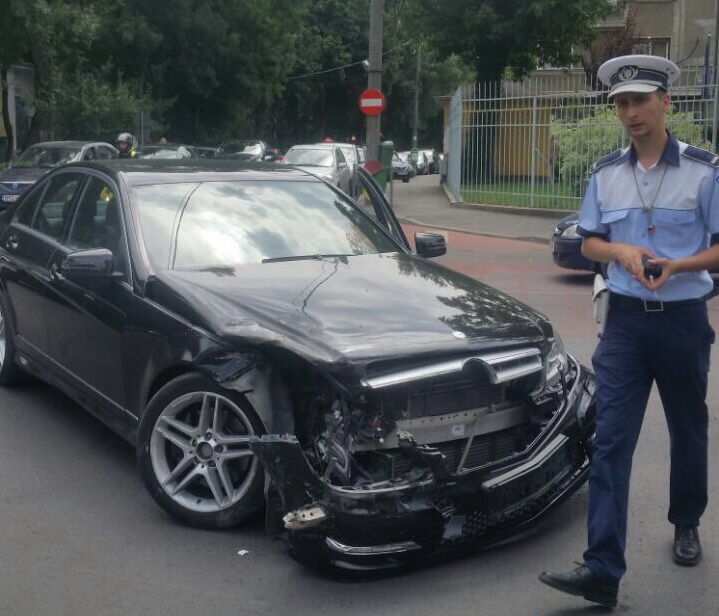 Si cealalta masina a fost distrusa in partea din fata
