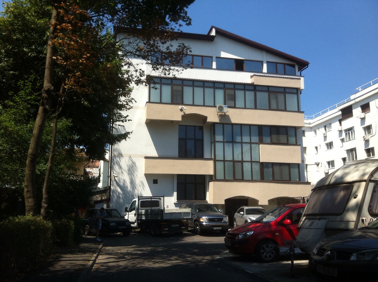 Se pare ca pe noii proprietari nu ii deranjeaza deloc faptul ca locuiesc in