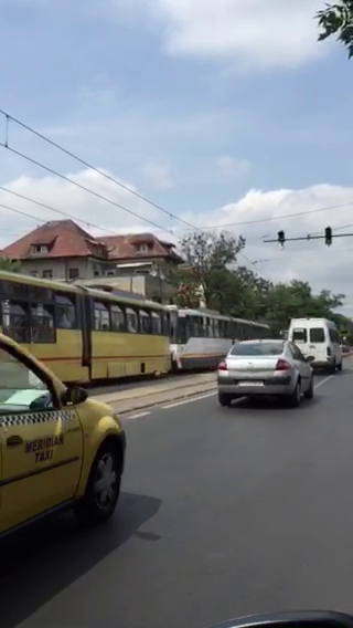 Vehiculul de transport public a fost pus in miscare destul de greu