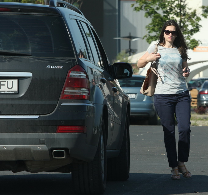 Anamaria a urcat in masina in care se afala Razvan Burleanu