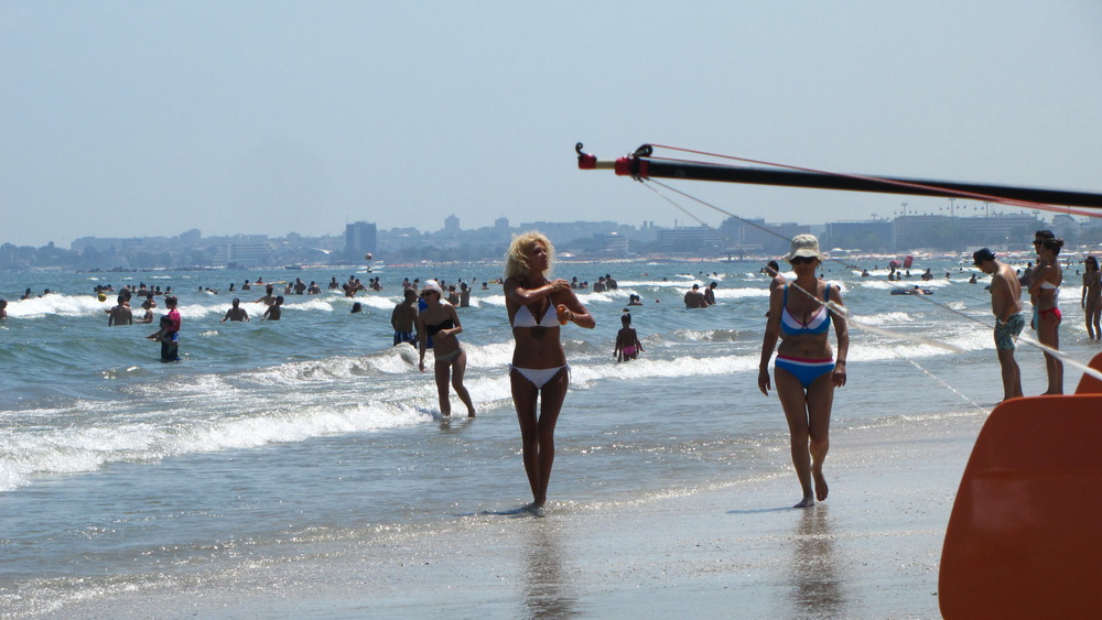 Sidonia Tatoiu sexy la plaja