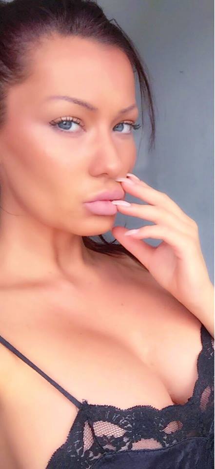 Simona Sensual a reusit sa isi incite fanii cu o poza extrem de sexy