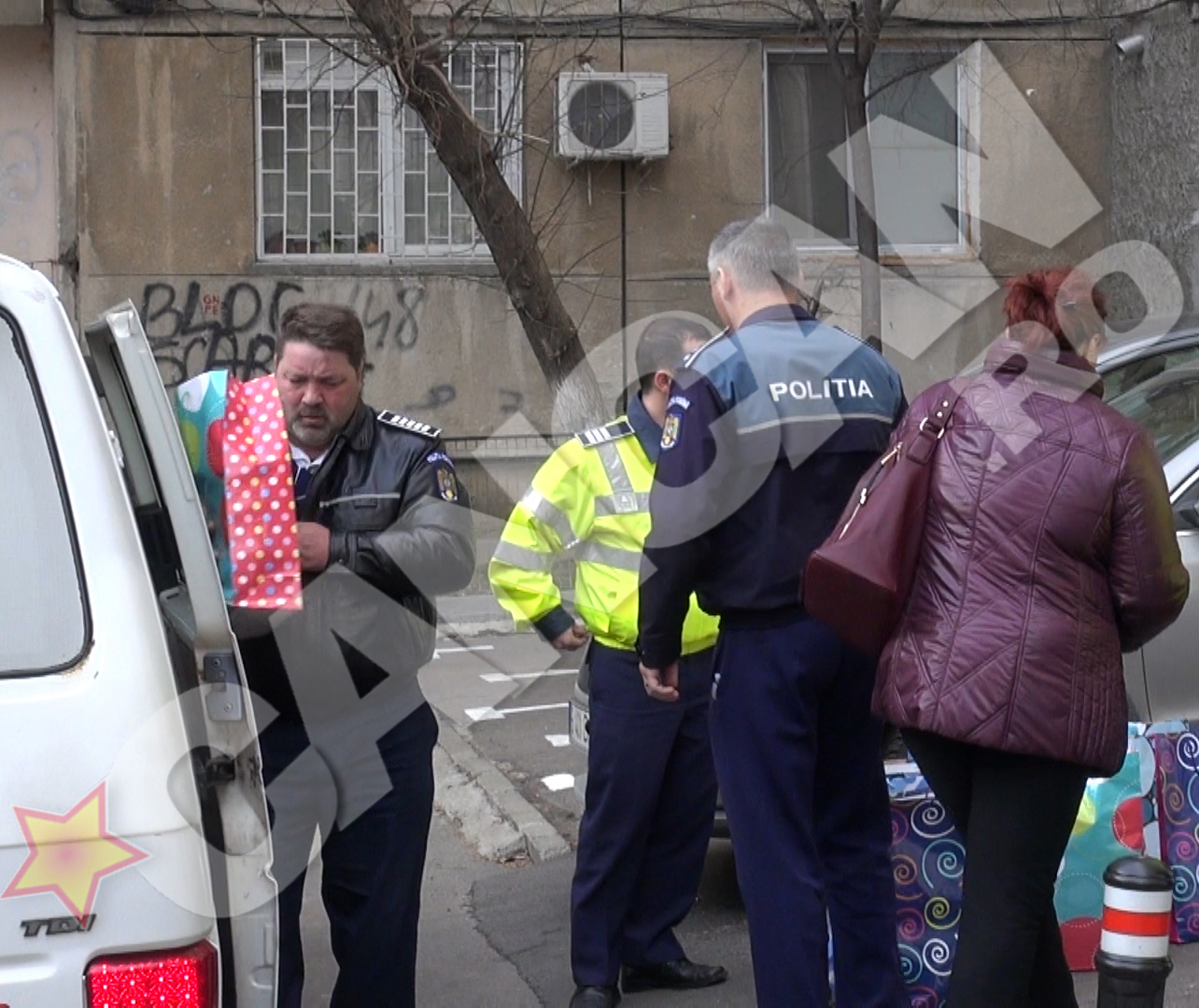 Politistul Ionescu Gheorghe aflat la o actiune de Craciun