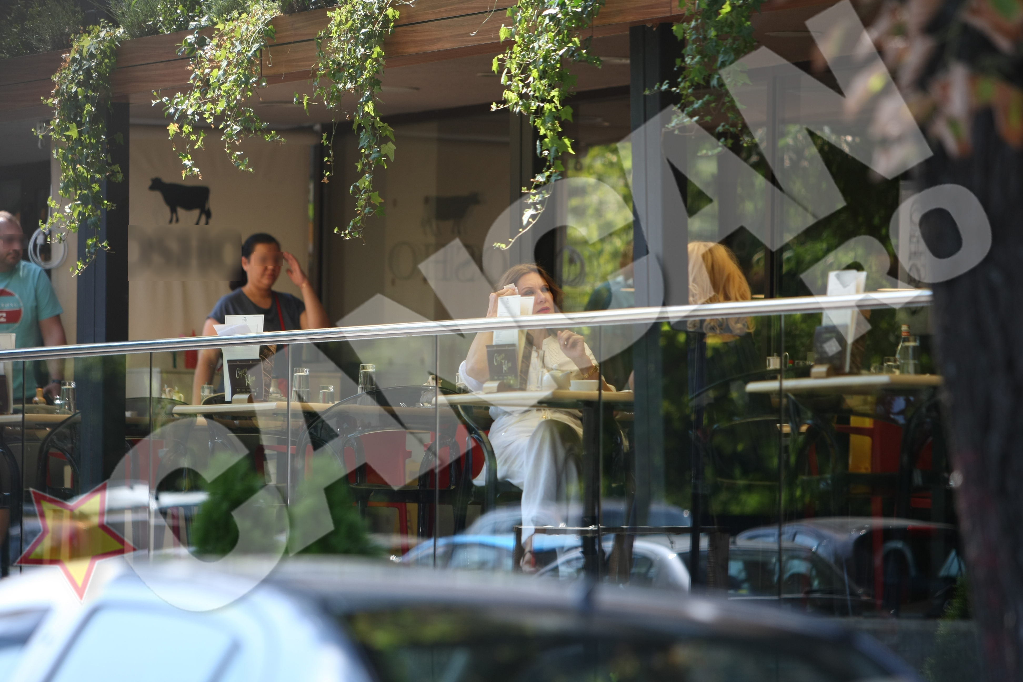 Romanita a renuntat la hainele negre