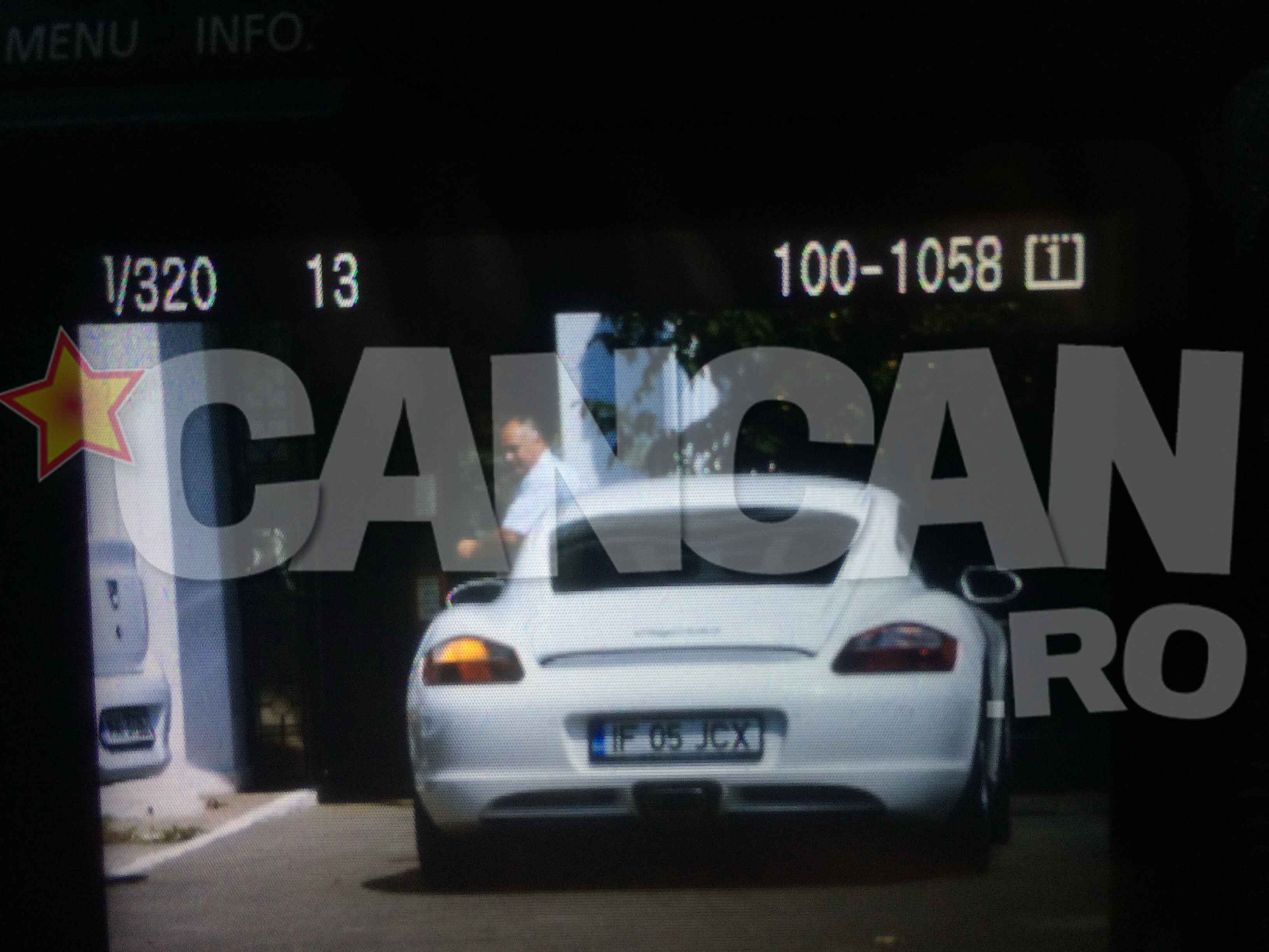 Oana Zavoranu in masina alba, alaturi de Gigicu.