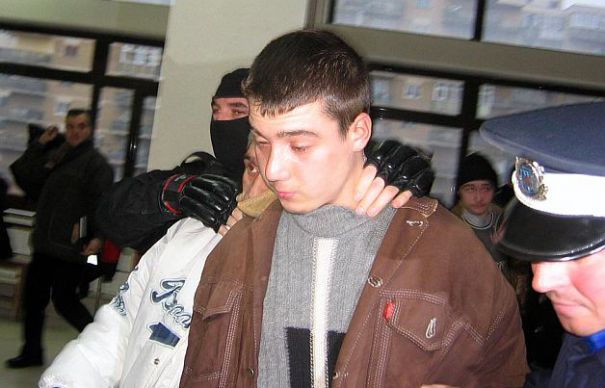 Asa arata infractorul cand a comis fapta.