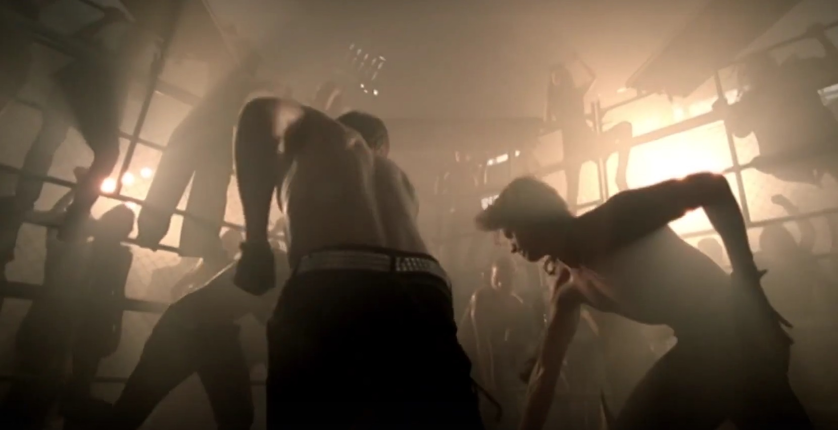 Tanarul a dansat si pentru Inna intr-un videoclip