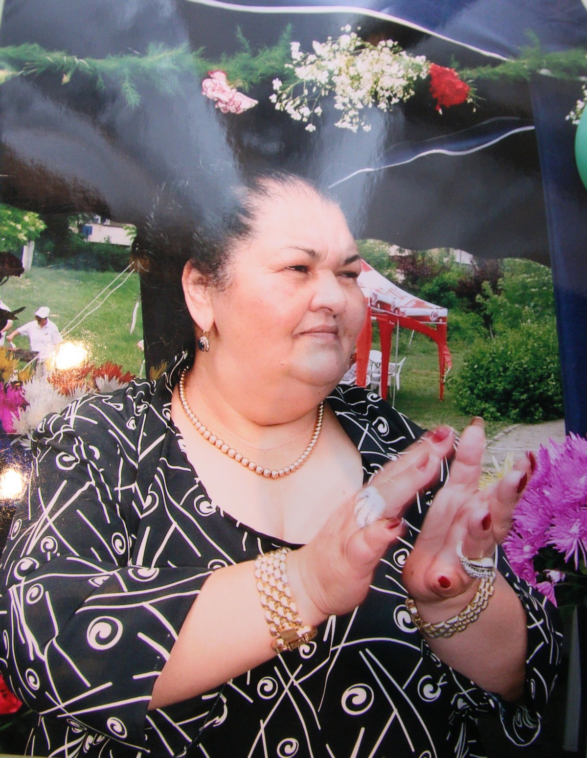 Bambina a murit cu un singur regret, ca nu mai poate sa isi vanda florile