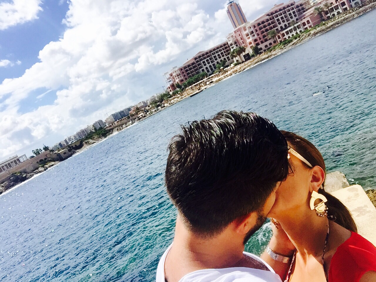 Roscata este indragostita lulea.