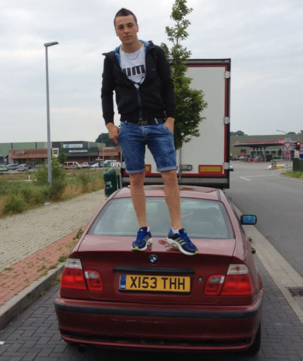 Violatorul virgin, intors din Italia de la munca.