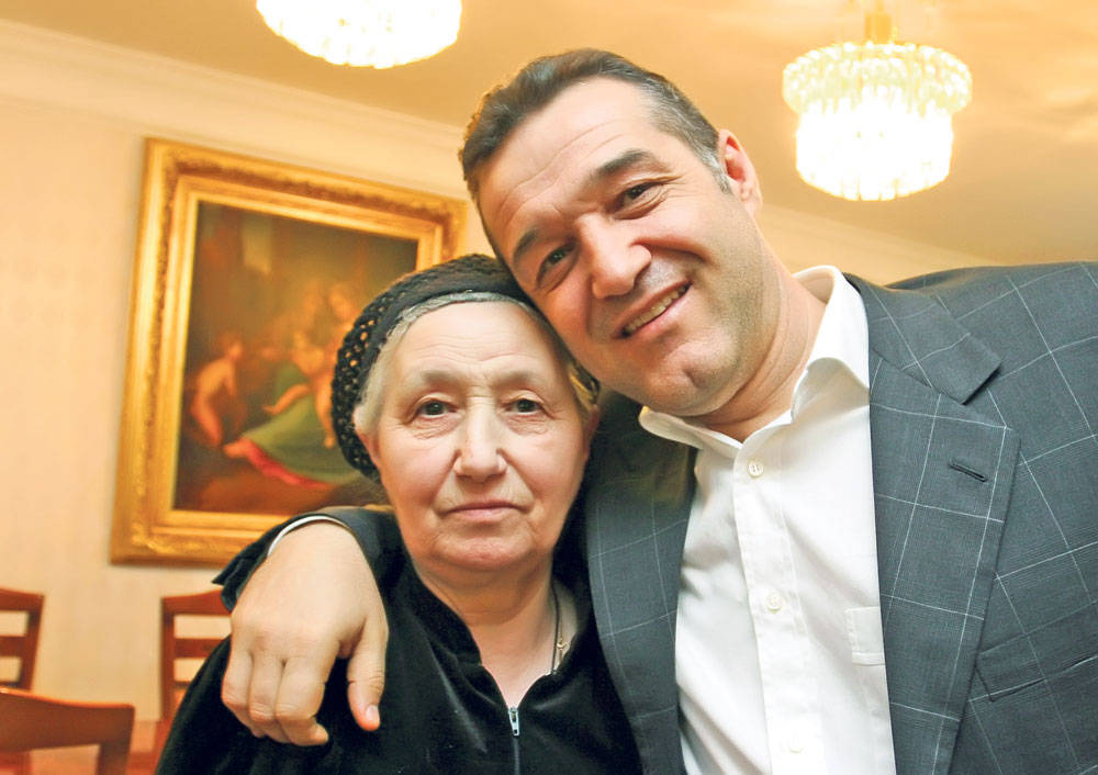 Latifundiarul din Pipera si mama sa.