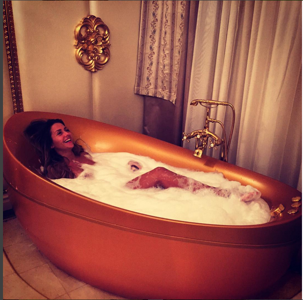 Frumoasa blonda a ajuns sa isi traiasca viata la care visa.