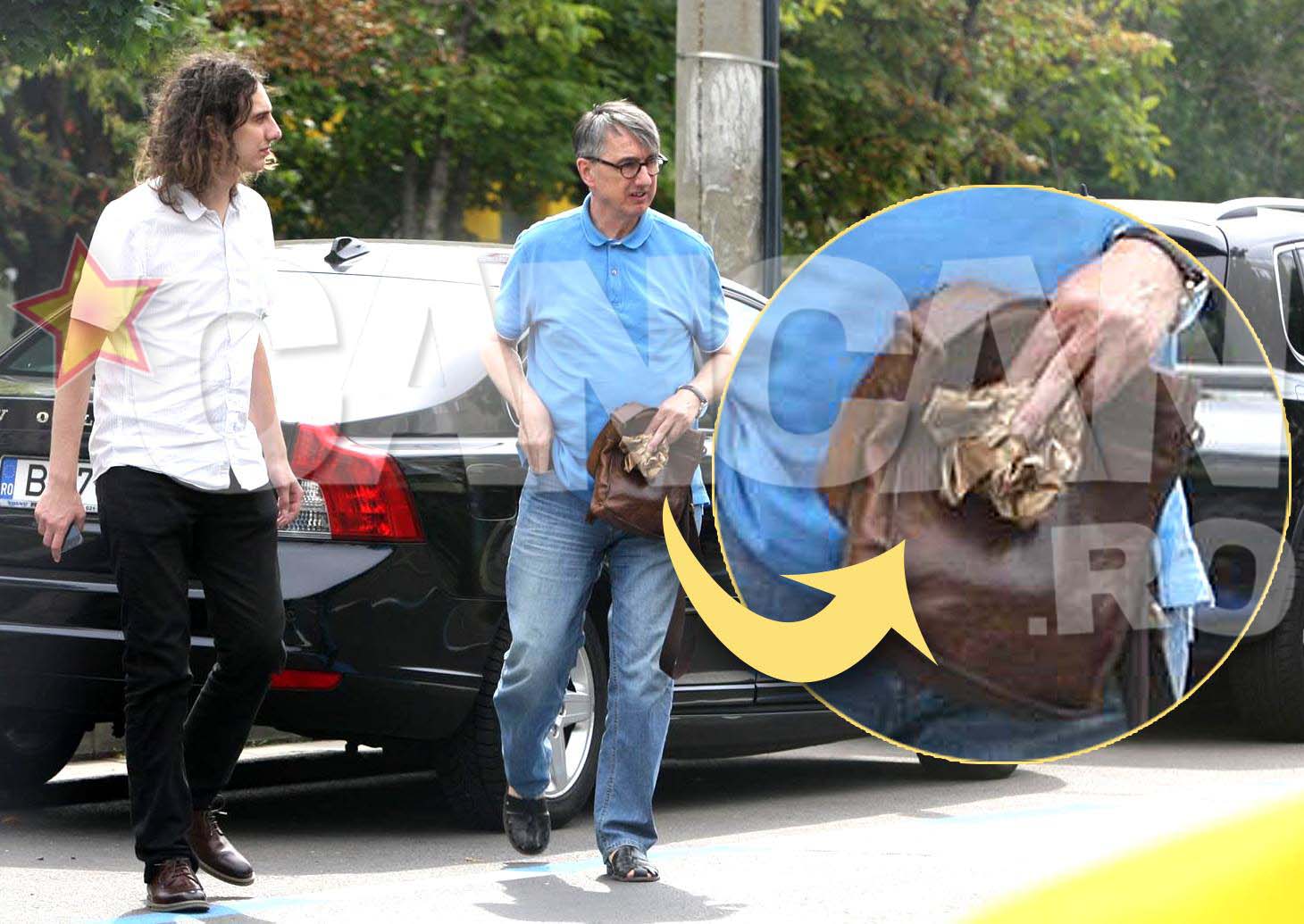 Barbatul arata ca stie bunele maniere.