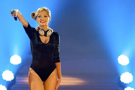 Vedeta in timpul unui concert.