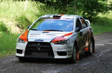 Blondina participa de mai multi ani la cursele de masini (foto: autolatest.ro)