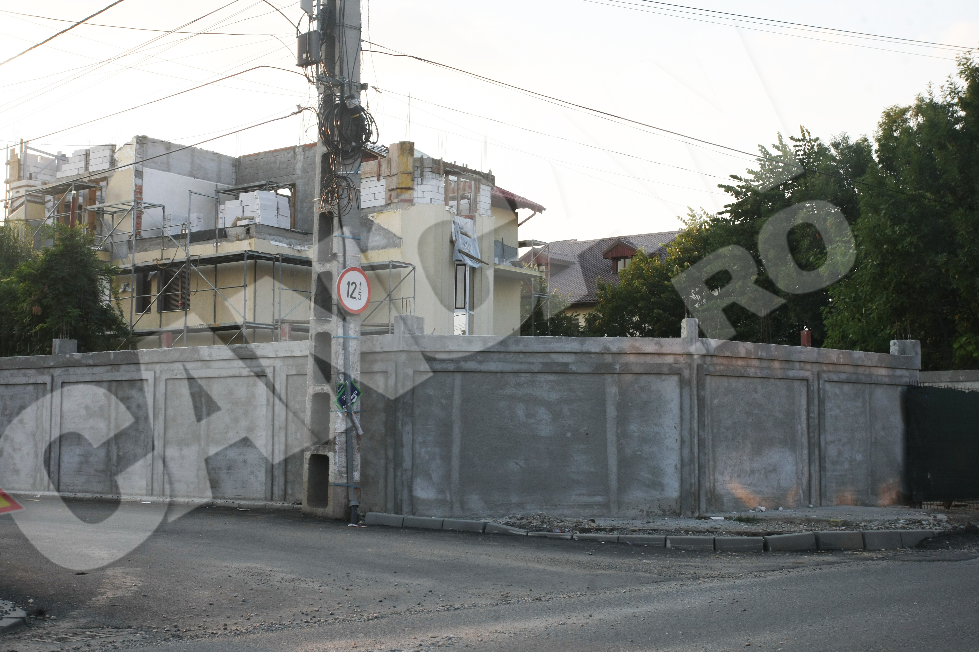 Geambazi isi face vila in Pipera