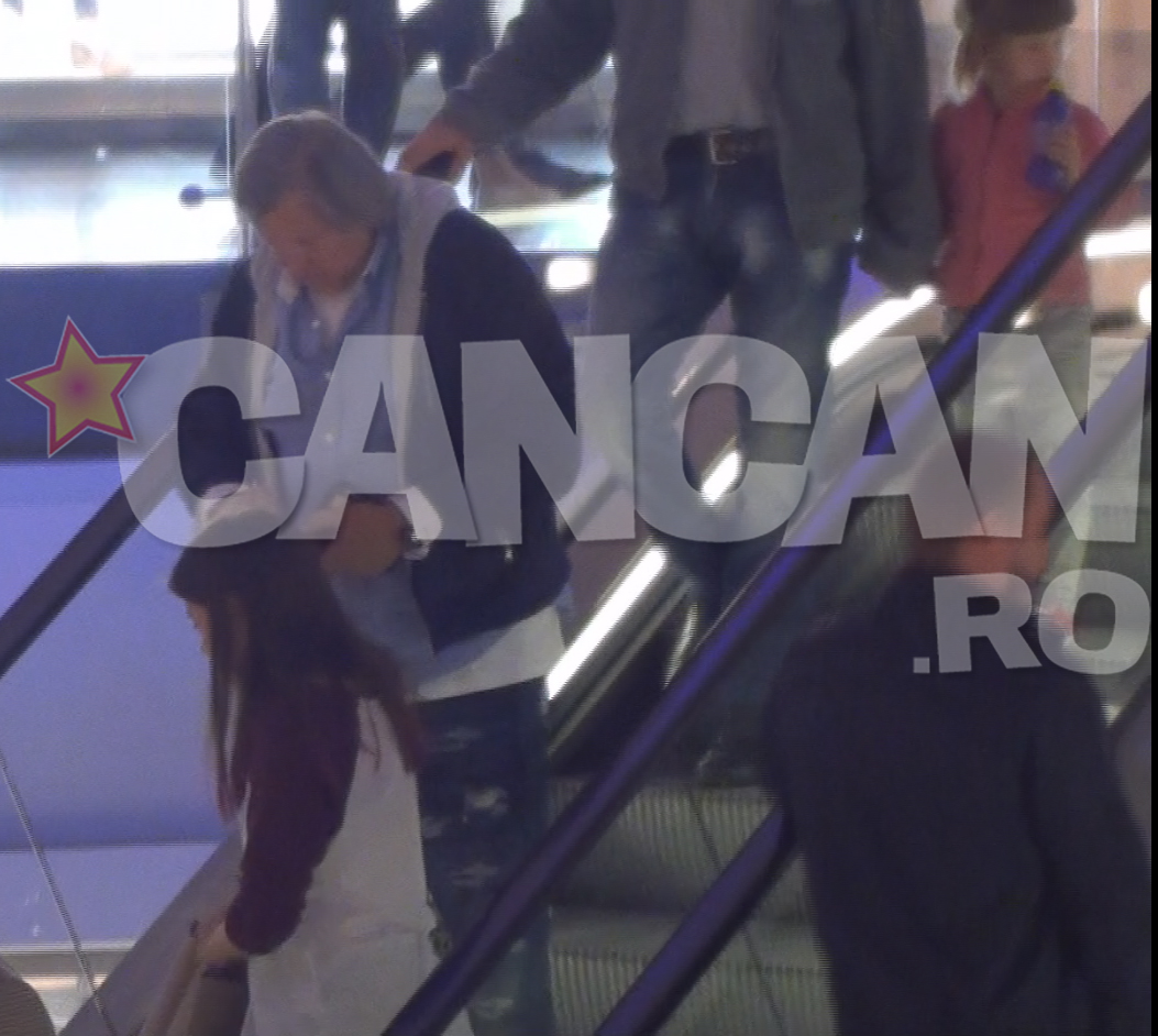 Cei doi se indreptau spre iesire.