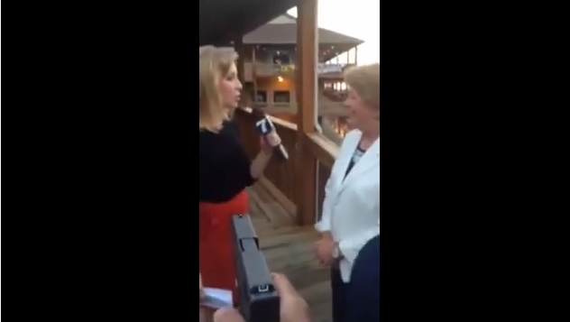 Reporterita in timpul filmarii