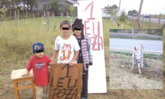 Micutii stau la margine de drum pentru a strange un banut