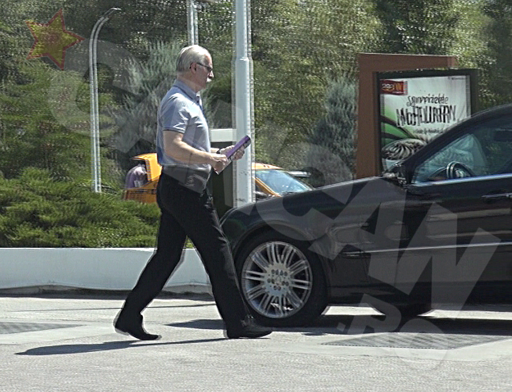 Octavian Bellu a coborat ca cumpere un cartus cu tigari