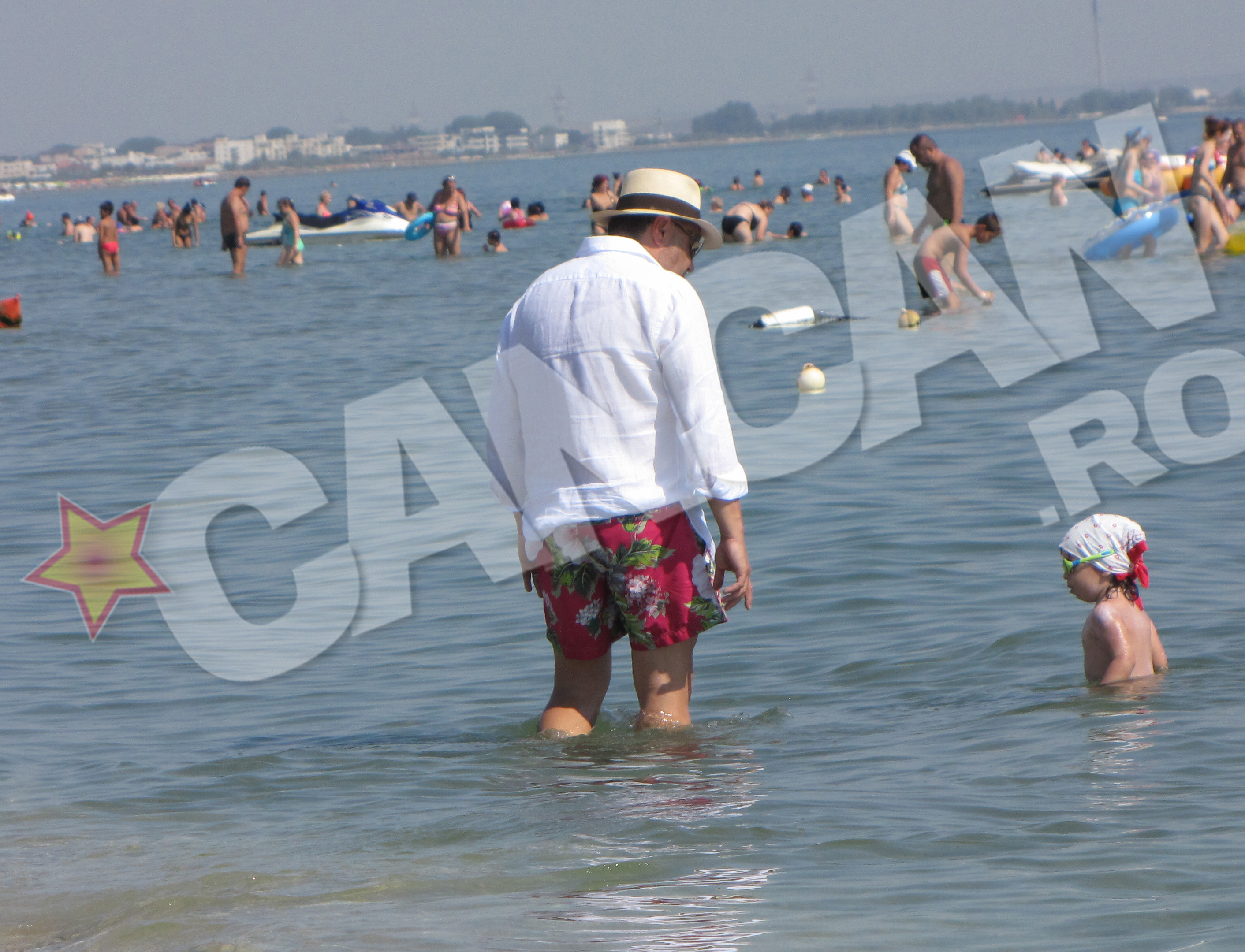 Cristi Rizea o supravegheaza cu atentie pe micuta