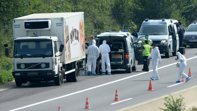 71 de imigranti, printre care si copii, au fost gasiti morti in camionul inmatriculat in Ungaria