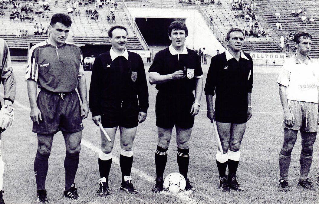 Gheorghe Burleanu (in dreapta) la un meci cu Dinamo