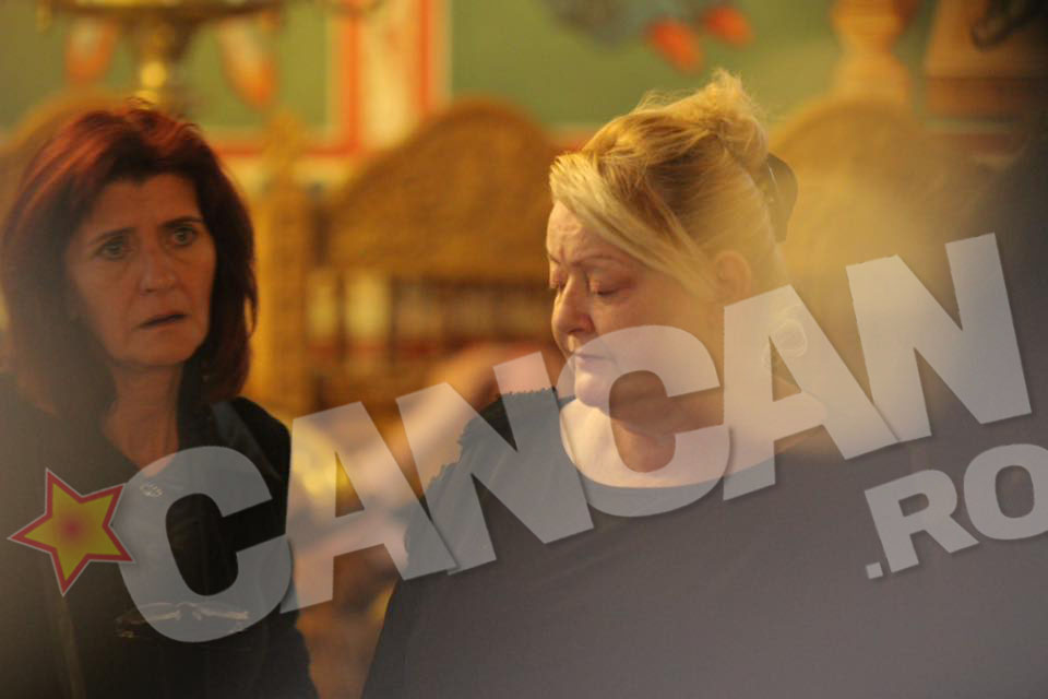 Soţia ui Vadim Tudor a plâns în hohote la căpătâiul 